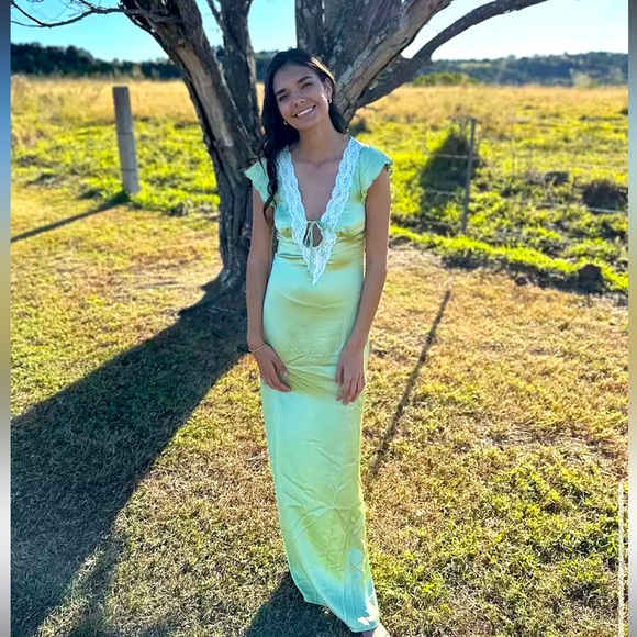 Green Satin maxi dress with lace - Picture 11 of 11